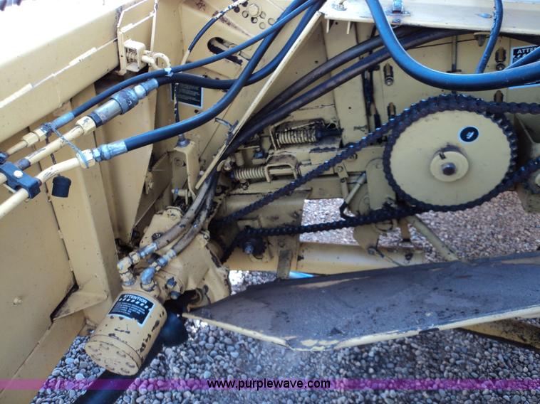 image for item 3453 1985 New Holland TR86 combine