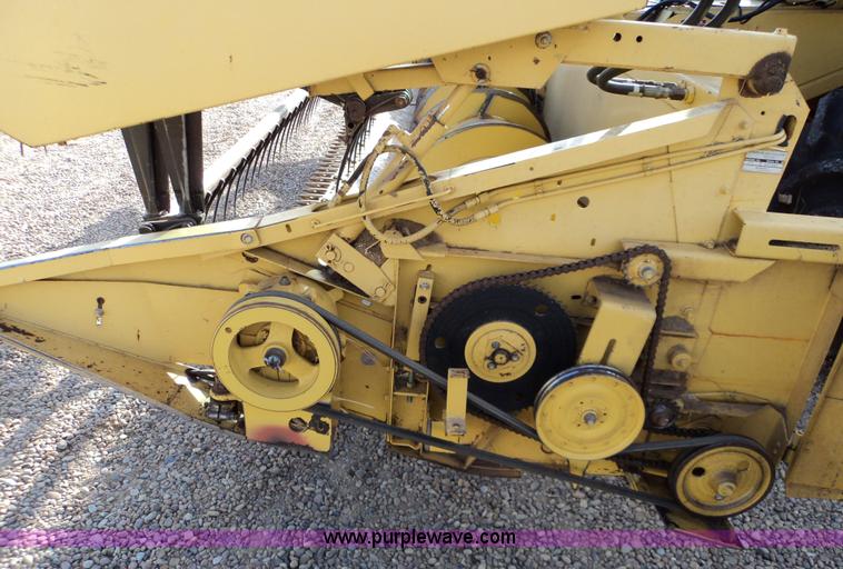 image for item 3453 1985 New Holland TR86 combine