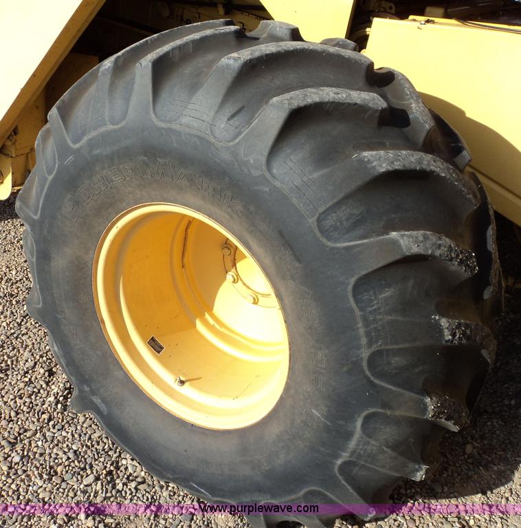 image for item 3453 1985 New Holland TR86 combine