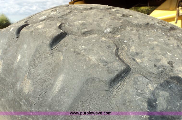 image for item 3453 1985 New Holland TR86 combine