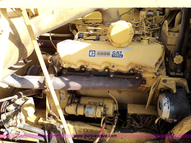 image for item 3453 1985 New Holland TR86 combine