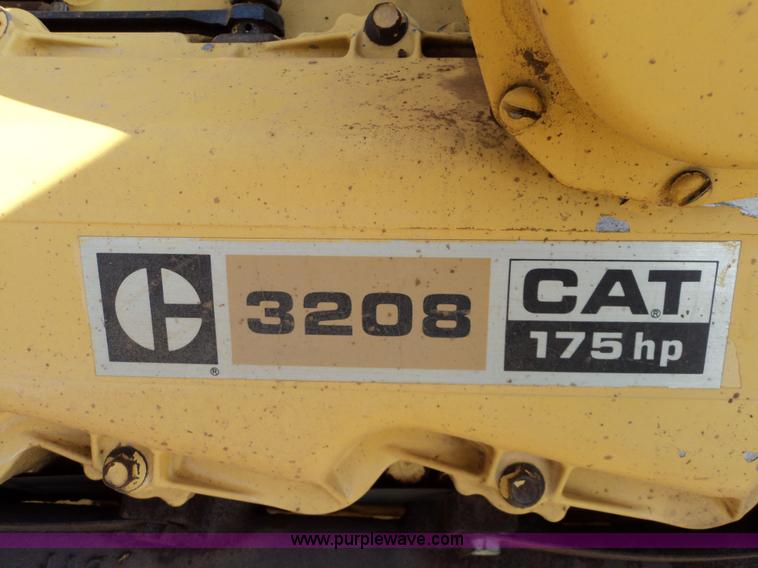 image for item 3453 1985 New Holland TR86 combine