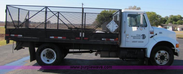 image for item 3621 2000 International 4700 truck