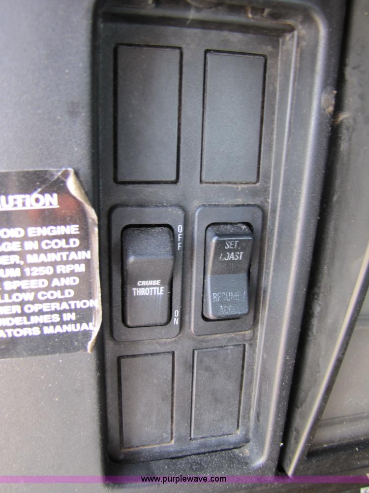 image for item 3621 2000 International 4700 truck