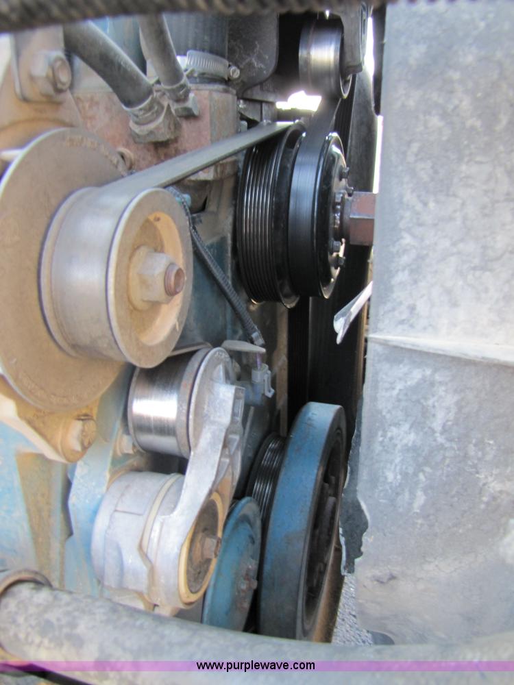 image for item 3621 2000 International 4700 truck