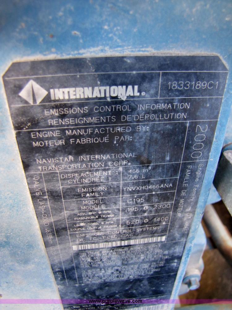 image for item 3621 2000 International 4700 truck