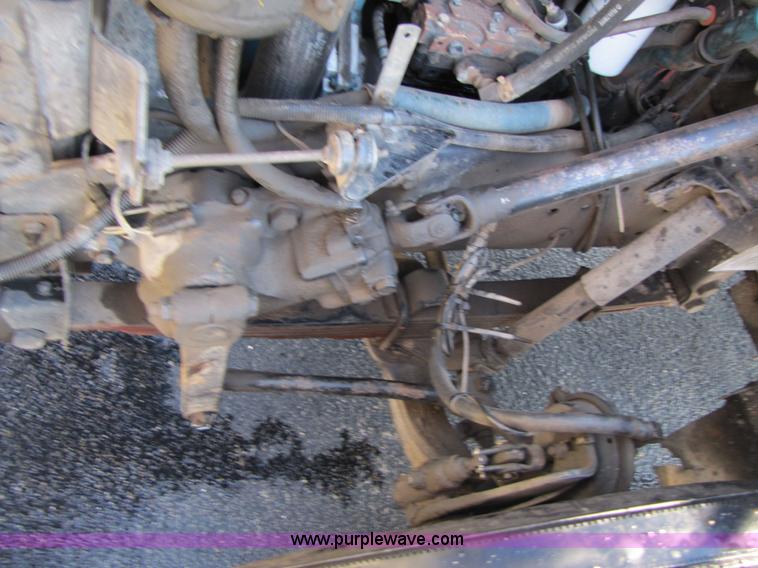 image for item 3621 2000 International 4700 truck