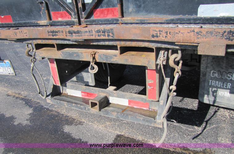 image for item 3621 2000 International 4700 truck