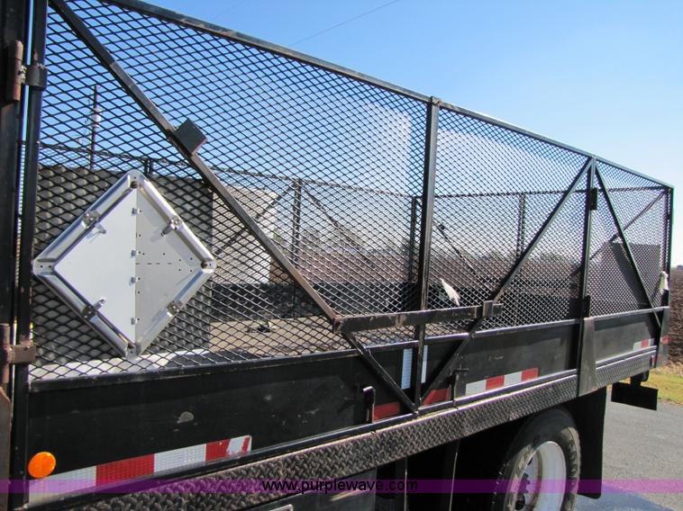 image for item 3621 2000 International 4700 truck