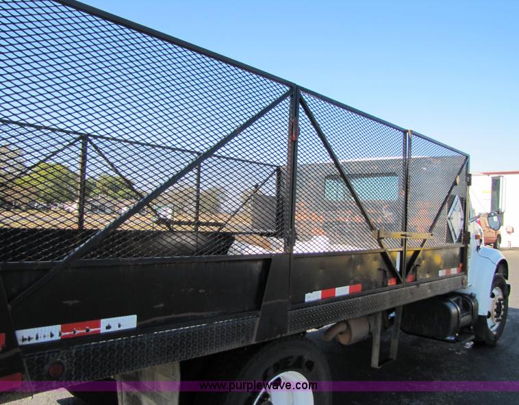 image for item 3621 2000 International 4700 truck