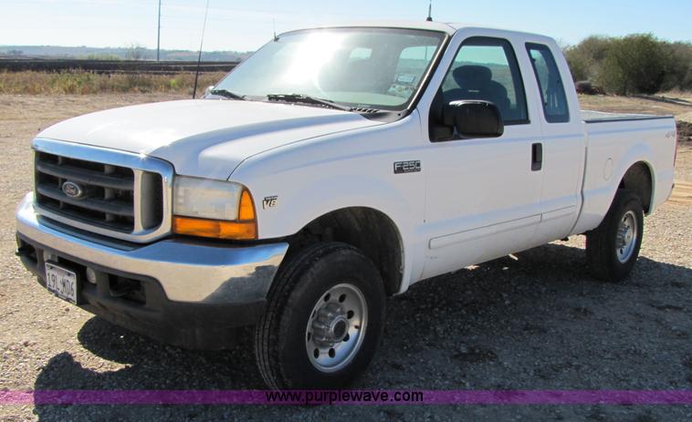 image for item 3622 2001 Ford F250 Super Duty pickup truck