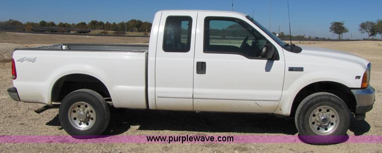 image for item 3622 2001 Ford F250 Super Duty pickup truck