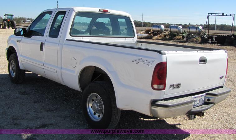image for item 3622 2001 Ford F250 Super Duty pickup truck