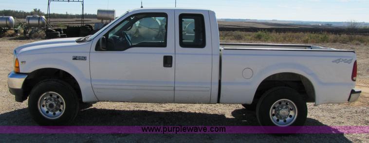 image for item 3622 2001 Ford F250 Super Duty pickup truck