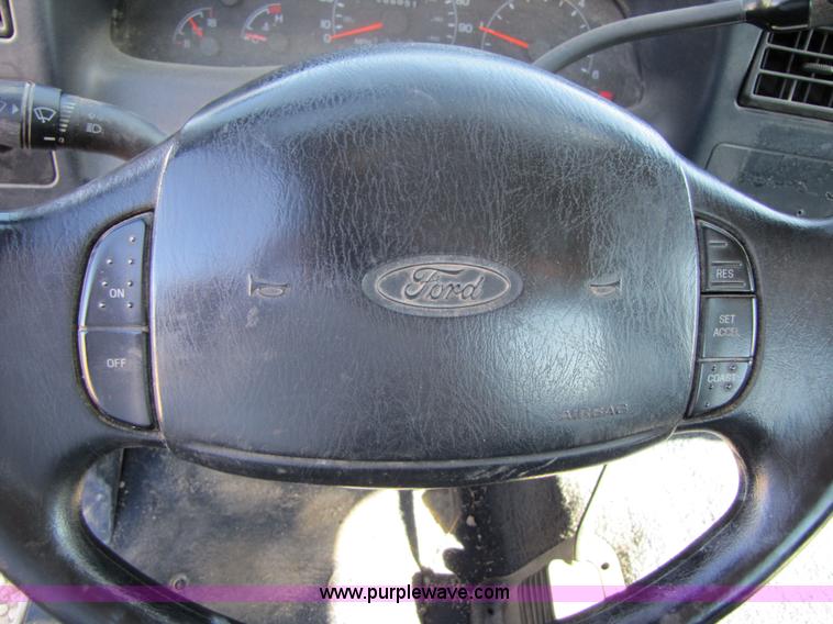 image for item 3622 2001 Ford F250 Super Duty pickup truck