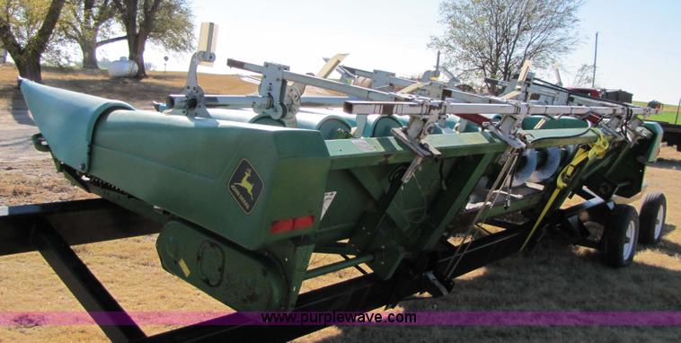 image for item 3627 John Deere 893 corn head