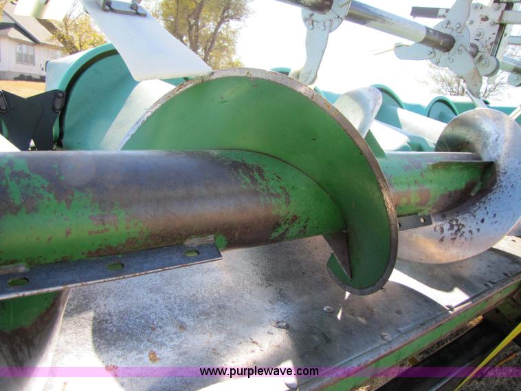 image for item 3627 John Deere 893 corn head