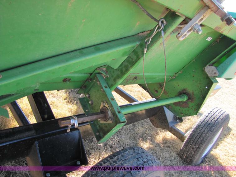 image for item 3627 John Deere 893 corn head