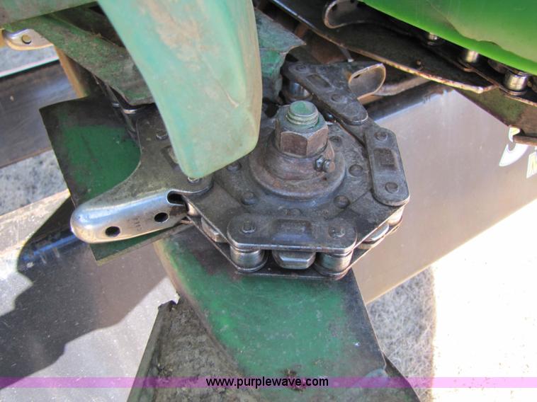 image for item 3627 John Deere 893 corn head