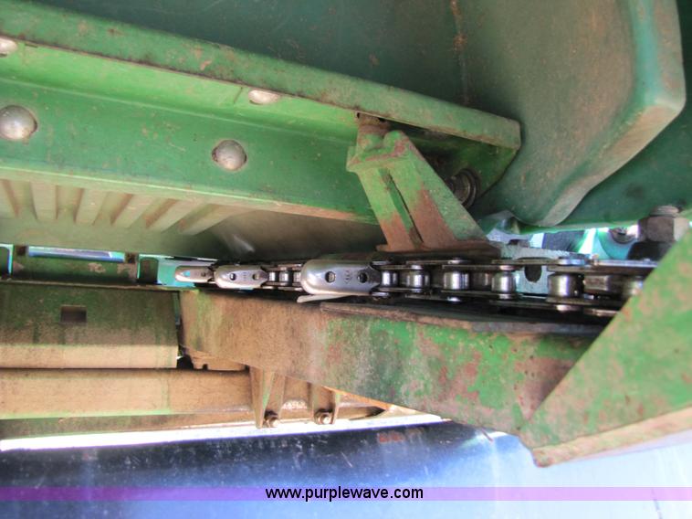 image for item 3627 John Deere 893 corn head