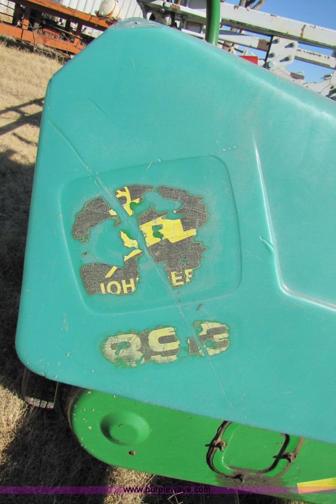 image for item 3627 John Deere 893 corn head