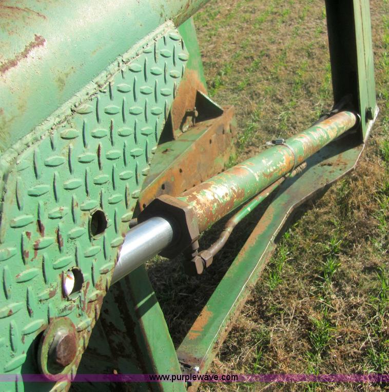 image for item 6699 Tractor loader