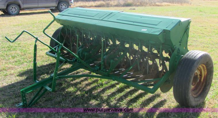 image for item 6722 John Deere drill