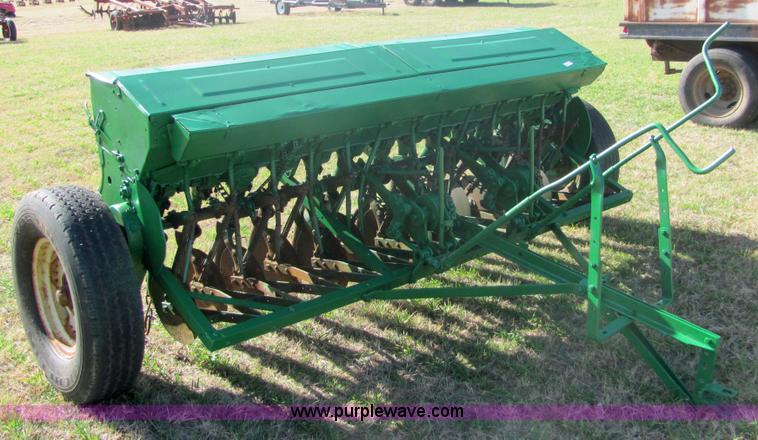 image for item 6722 John Deere drill