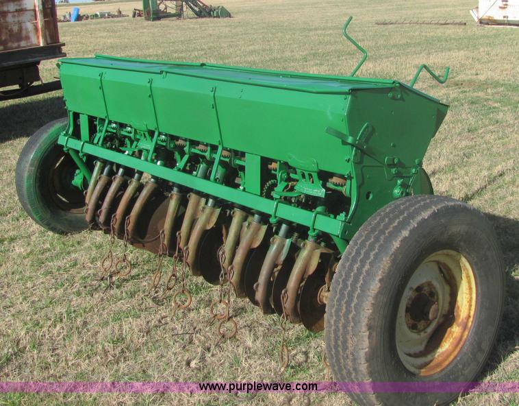 image for item 6722 John Deere drill