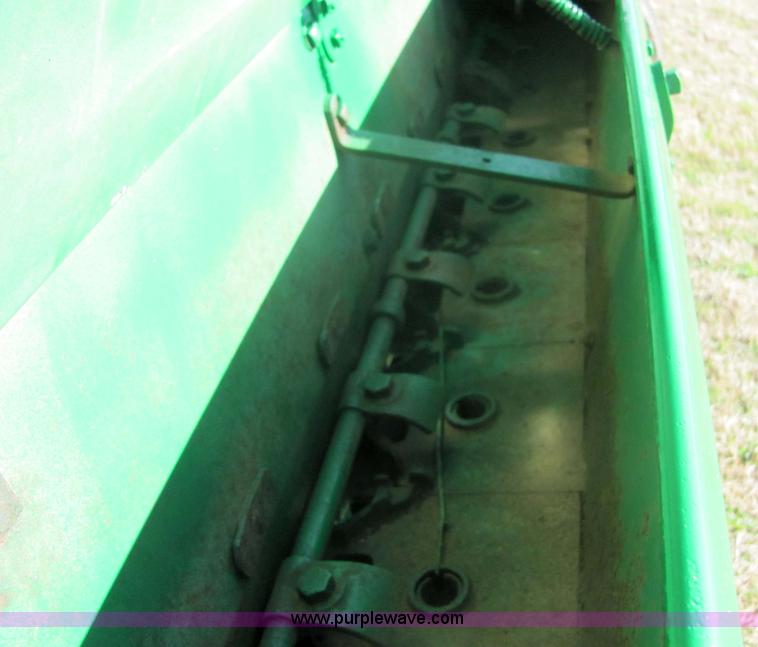 image for item 6722 John Deere drill