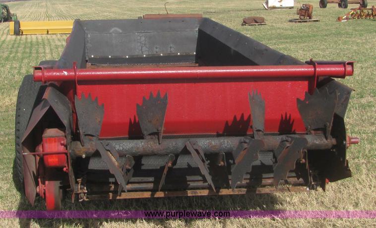 image for item 6726 New Holland 185 manure spreader