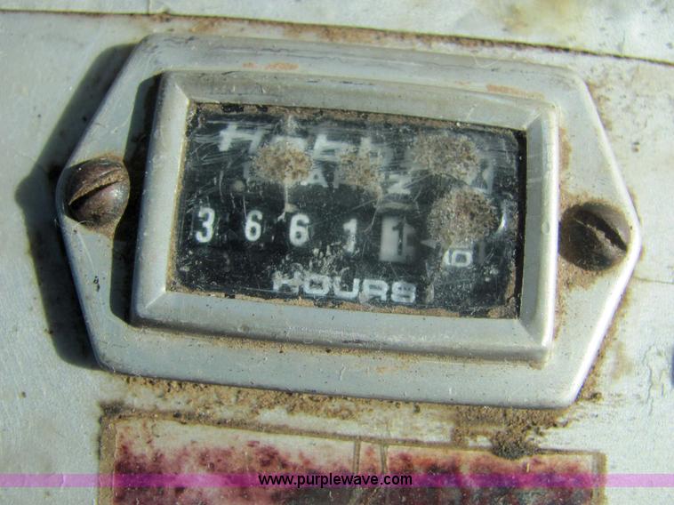 image for item 6730 Case International 8840 self-propelled swather