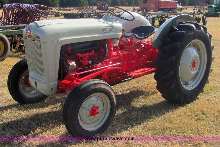 image for item 6734 600 Series Ford tractor