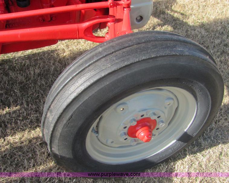 image for item 6734 600 Series Ford tractor