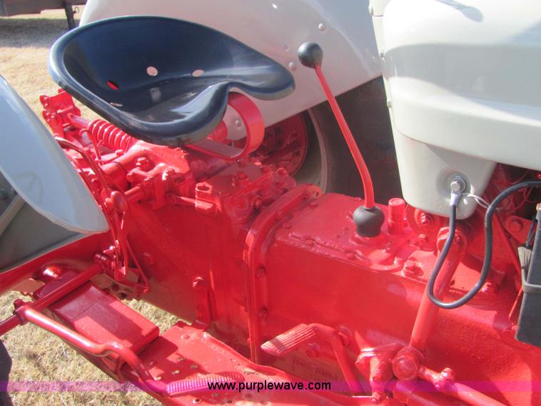 image for item 6734 600 Series Ford tractor