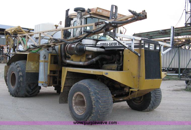 image for item 8059 1984 Ag-Chem 1664 self-propelled sprayer