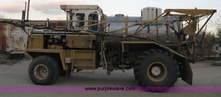 image for item 8059 1984 Ag-Chem 1664 self-propelled sprayer