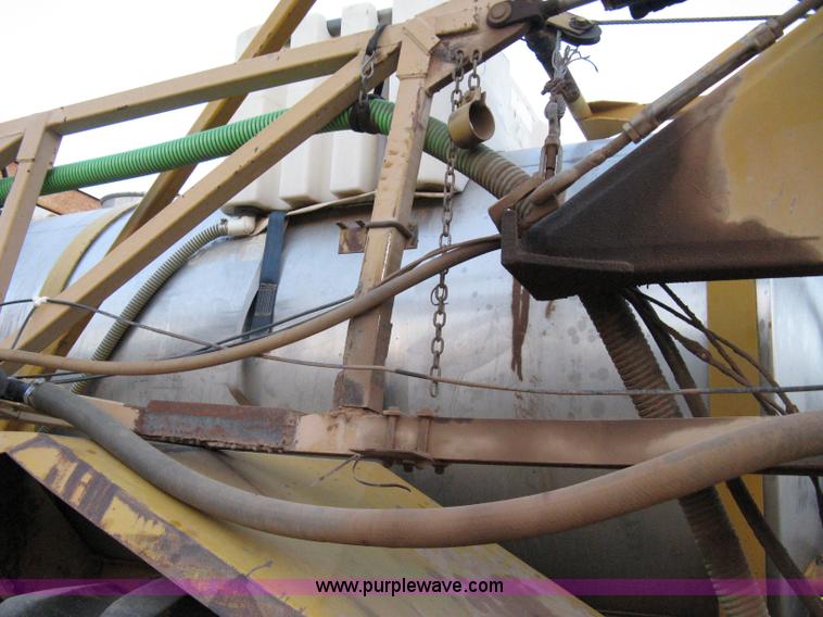 image for item 8059 1984 Ag-Chem 1664 self-propelled sprayer