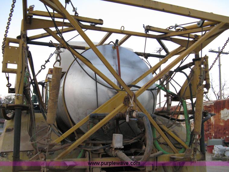 image for item 8059 1984 Ag-Chem 1664 self-propelled sprayer