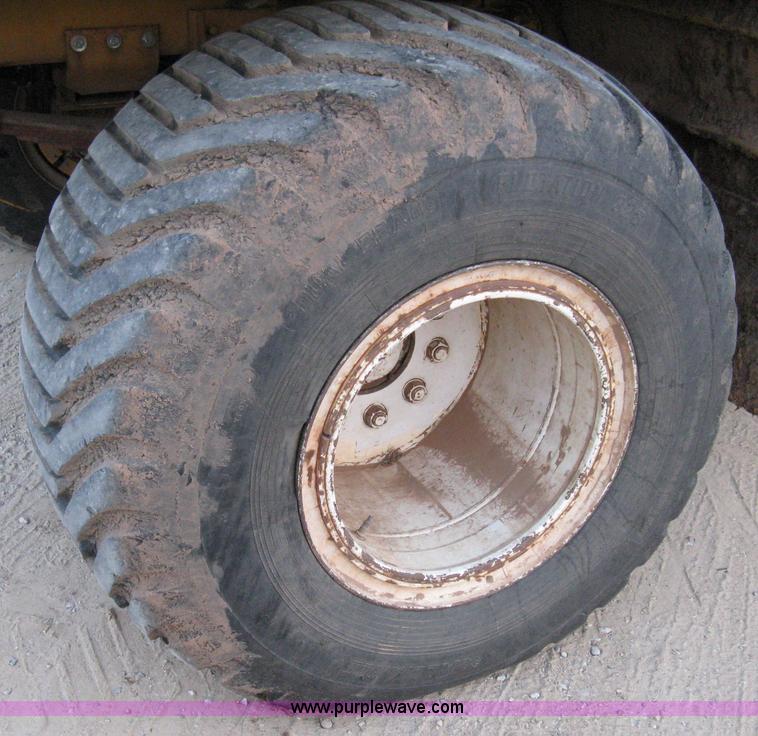 image for item 8059 1984 Ag-Chem 1664 self-propelled sprayer