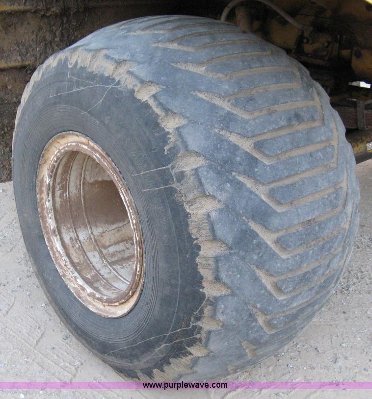 image for item 8059 1984 Ag-Chem 1664 self-propelled sprayer