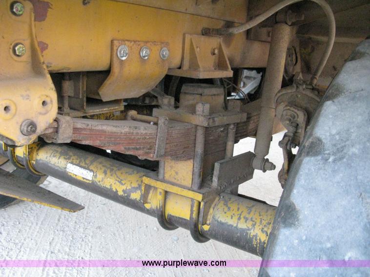 image for item 8059 1984 Ag-Chem 1664 self-propelled sprayer