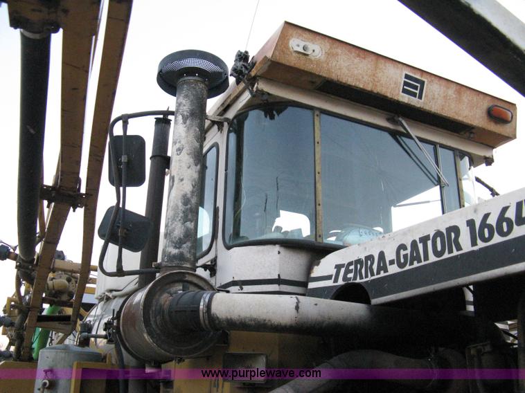 image for item 8059 1984 Ag-Chem 1664 self-propelled sprayer