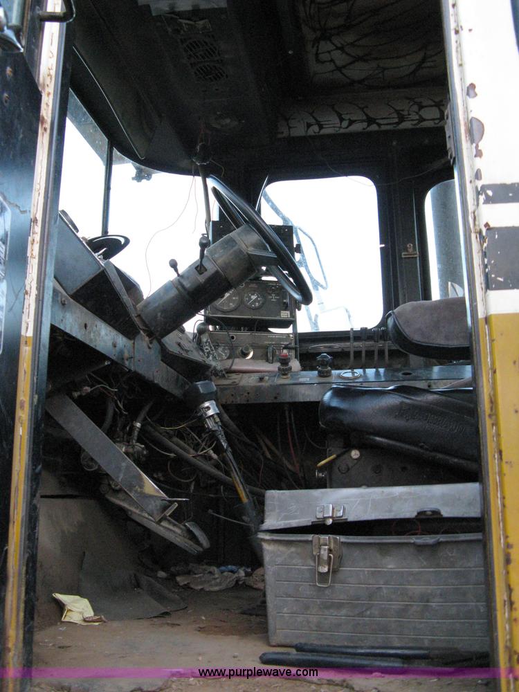 image for item 8059 1984 Ag-Chem 1664 self-propelled sprayer