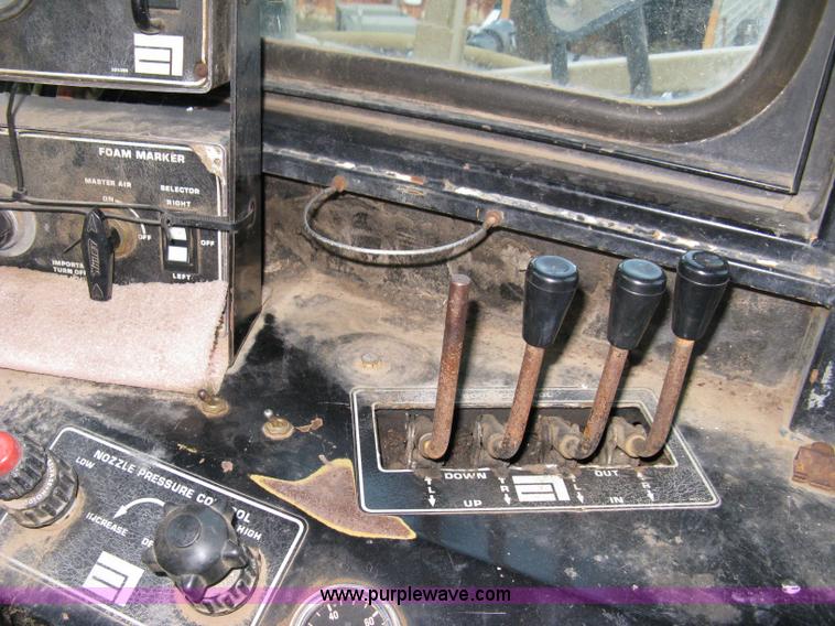 image for item 8059 1984 Ag-Chem 1664 self-propelled sprayer