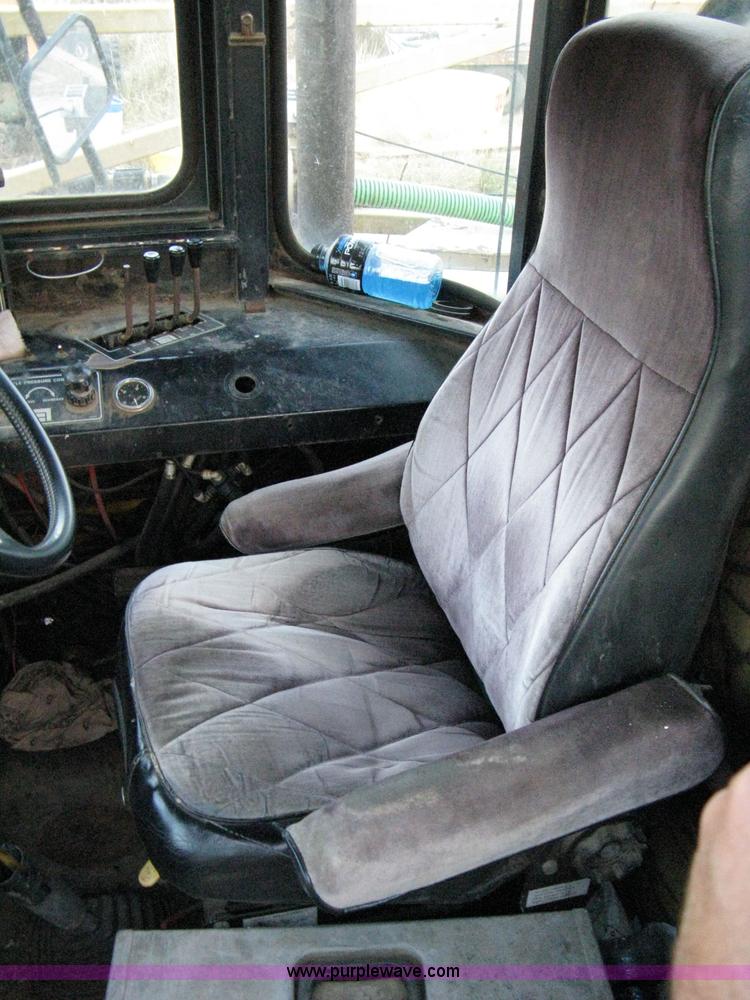 image for item 8059 1984 Ag-Chem 1664 self-propelled sprayer