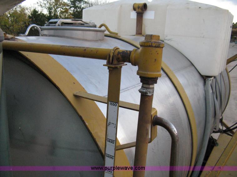 image for item 8059 1984 Ag-Chem 1664 self-propelled sprayer