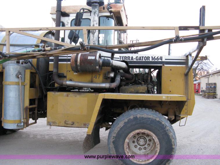 image for item 8059 1984 Ag-Chem 1664 self-propelled sprayer