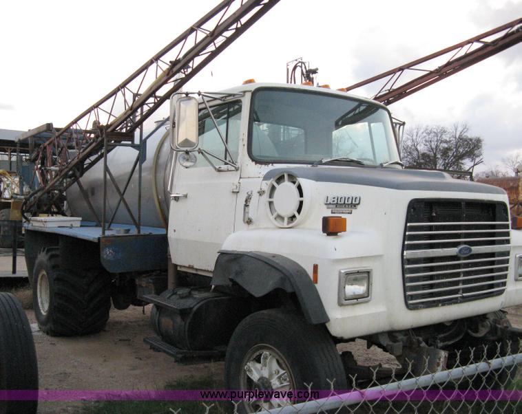 image for item 8060 1990 Ford LN8000 truck with sprayer
