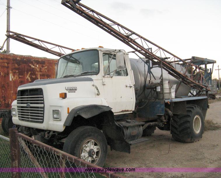 image for item 8060 1990 Ford LN8000 truck with sprayer